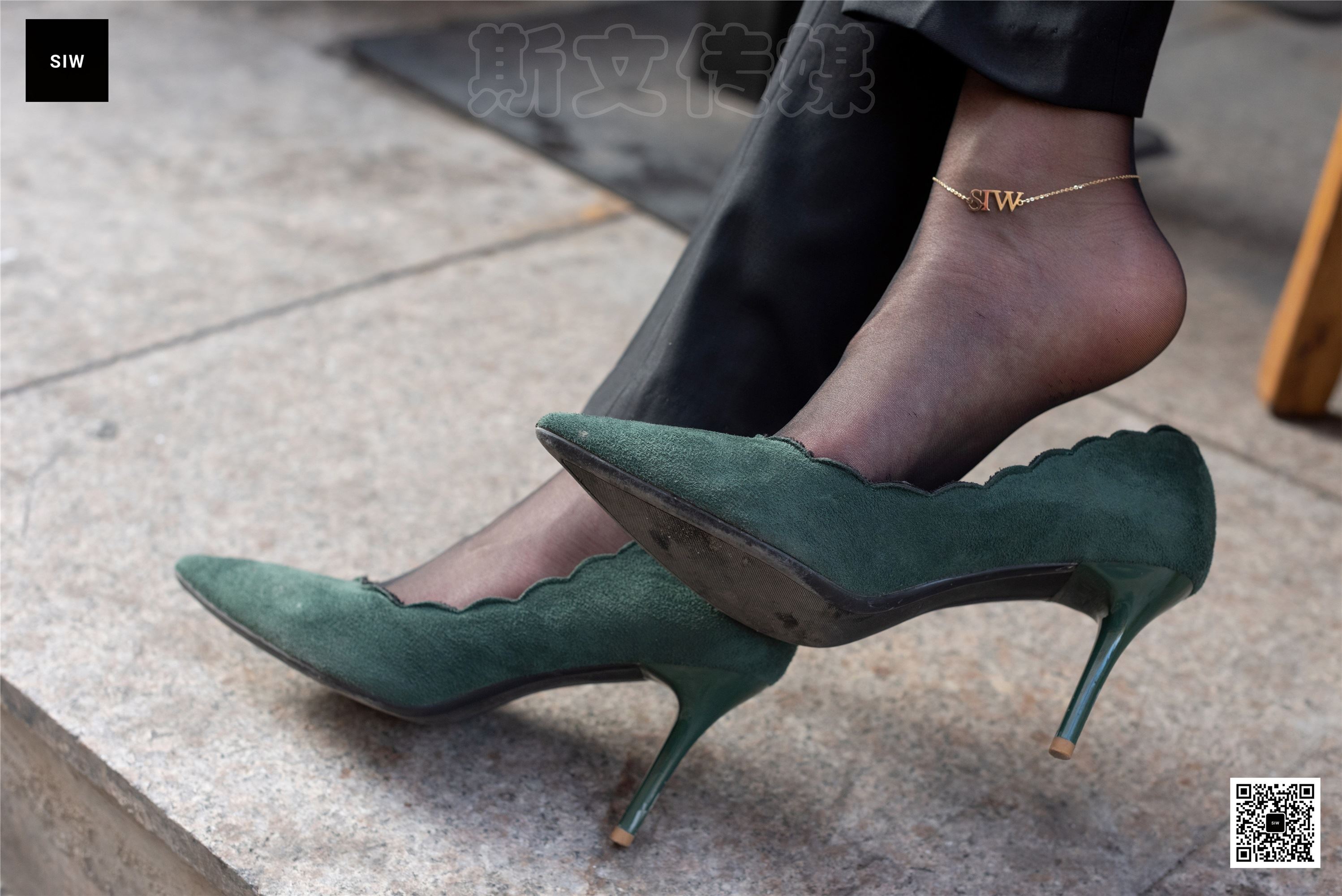 SIW斯文传媒 063 欧版翠绿印花高领长袖打底衫 - 新芳